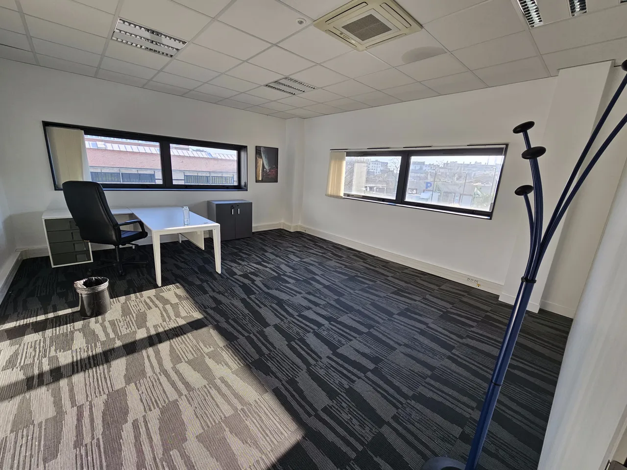 logistics - Activités / Bureaux À Louer - gallery - 2