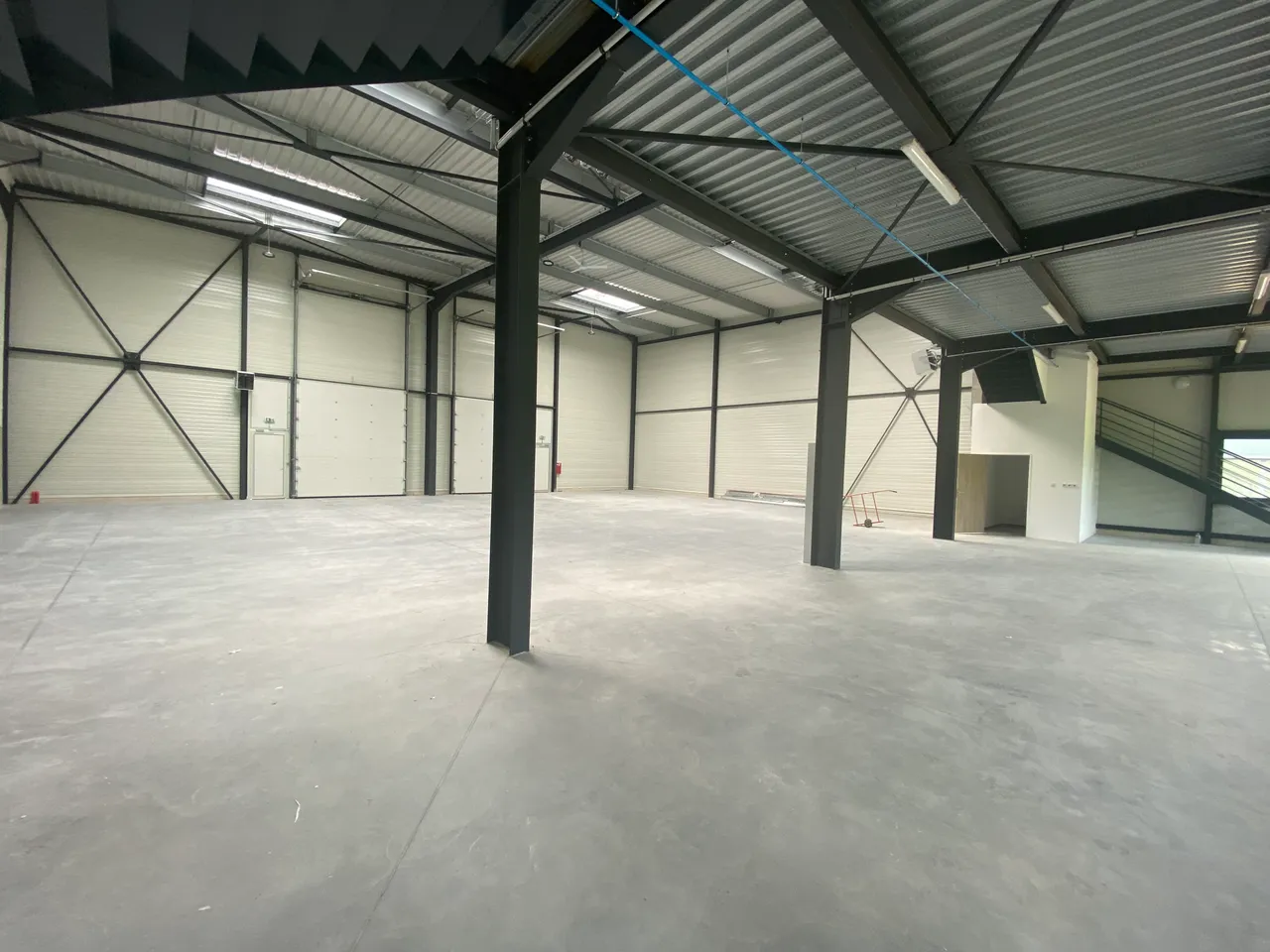 logistics - Light Industrial Premises / Offices For Rent - gallery - 3