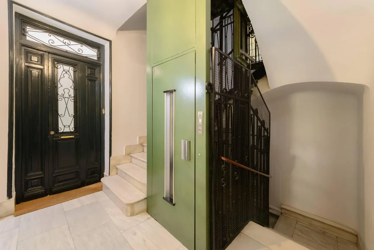 living - Piso de 234m² en venta en Almagro, Madrid - gallery - 5