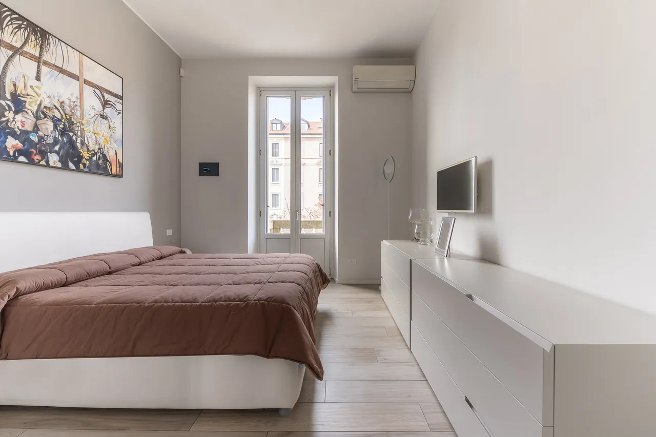 living - Three-room apartment for sale via Sardegna 59 Milano - gallery - 11