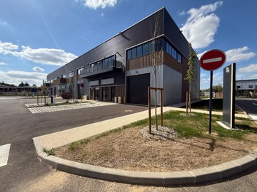 logistics - Activités / Bureaux À Louer - featured