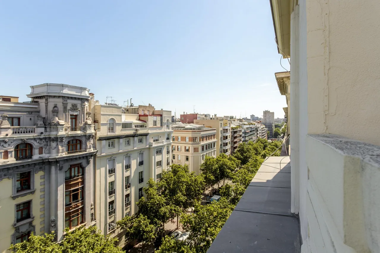 living - Ático de 400m² con 25m² terraza en alquiler en Almagro - gallery - 7