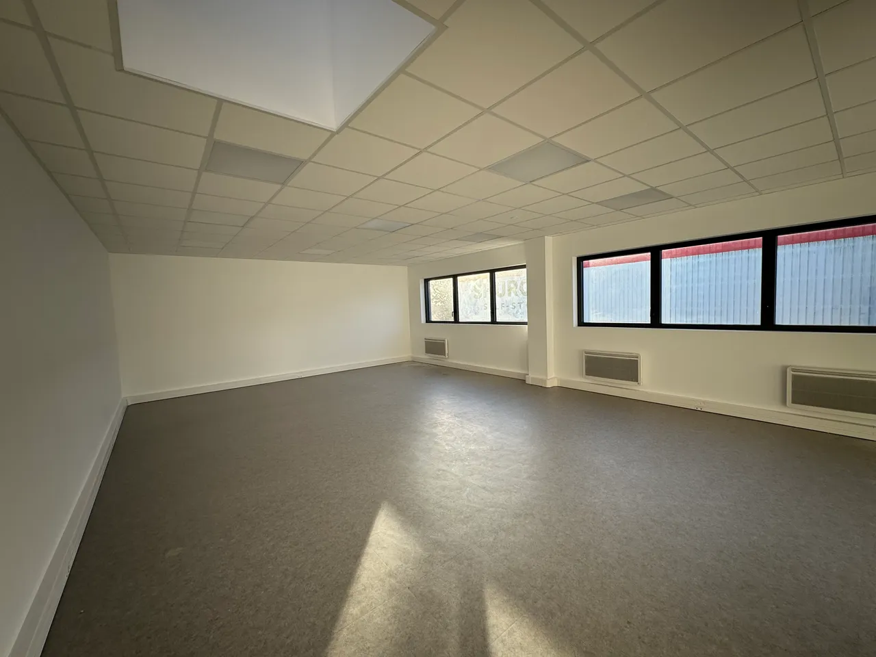 logistics - Light Industrial Premises / Offices For Rent - gallery - 5