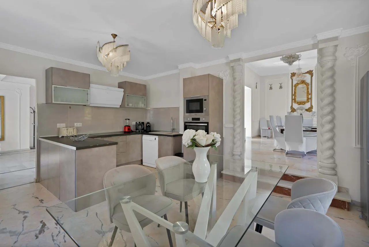 living - 565m² house / villa with 150m² garden for sale in East Marbella - gallery - 6