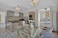 living - Casa / villa de 565m² con 150m² de jardín en venta en Este Marbella - gallery thumbnail - 6