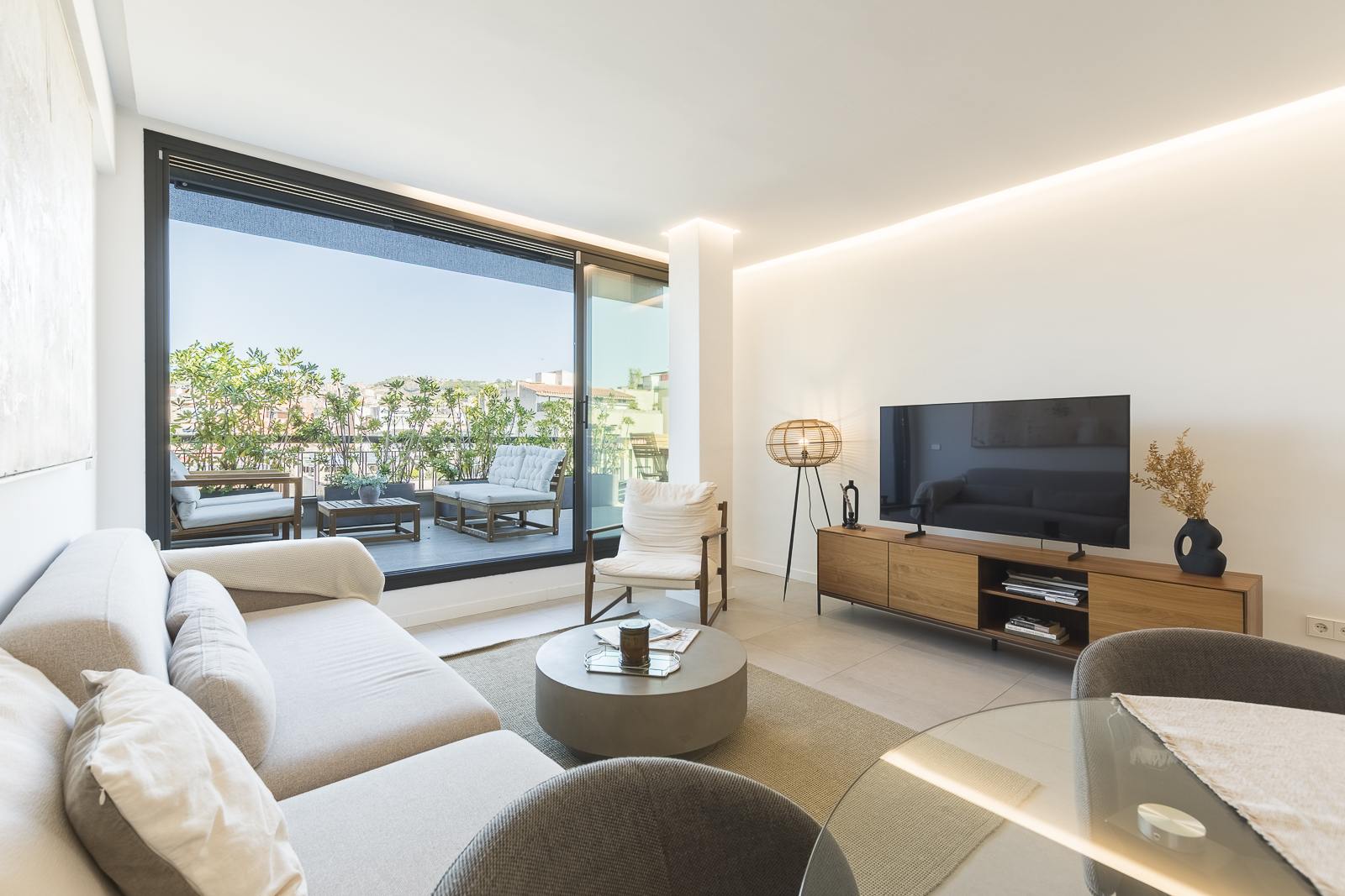 living - Ático de 79m² con 35m² terraza en venta en Eixample Derecho - gallery thumbnail - 2