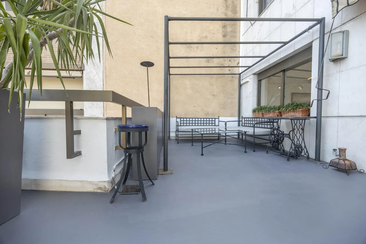 living - 2-bedroom penthouse with terrace for rent in Pla del Real - gallery - 10