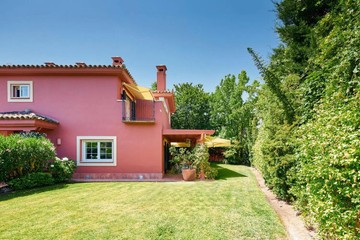 living - Casa / villa de 248m² en venta en El Encinar de los Reyes - featured