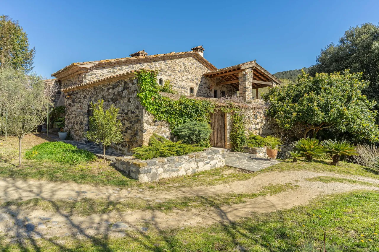 living - Casa rural de 681m² en venta en La Garrotxa, Girona - gallery - 2