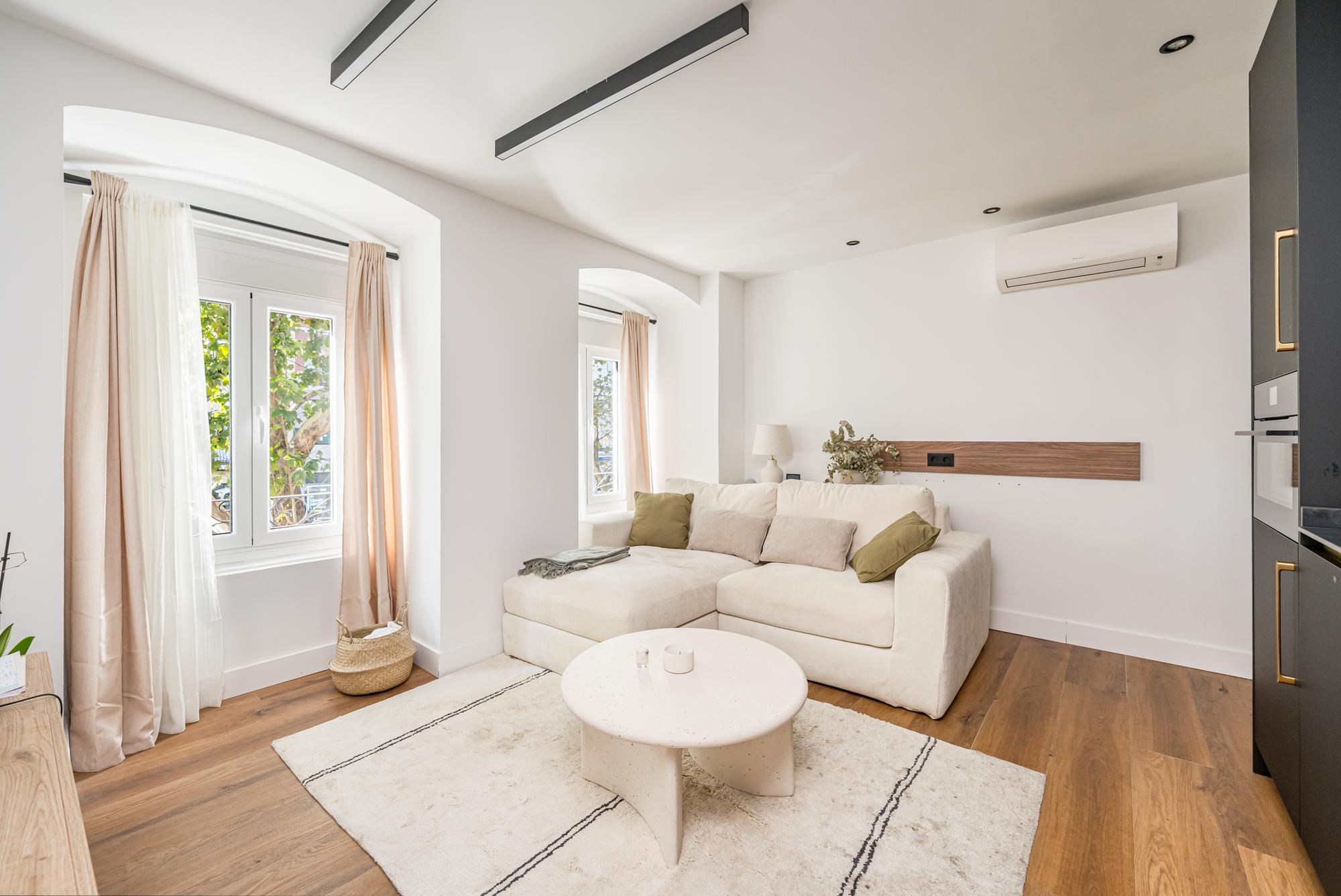 living - Piso de 66m² en venta en Ríos Rosas, Madrid - gallery thumbnail - 1