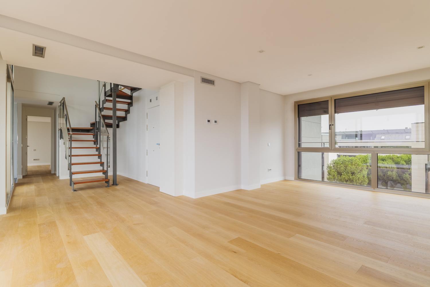 living - 158m² penthouse with 82m² terrace for sale in Majadahonda - gallery thumbnail - 2
