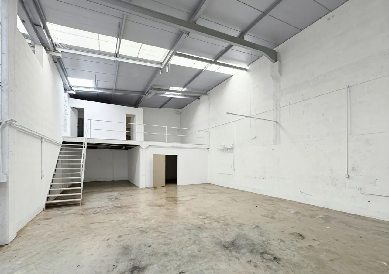 logistics - Entrepôt À Louer - gallery - 2