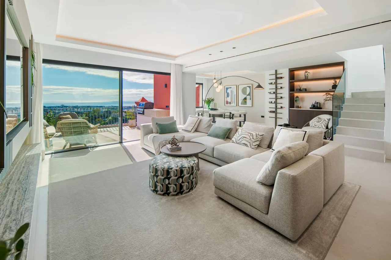 living - 195m² penthouse with 49m² terrace for sale in Nueva Andalucía - gallery - 2