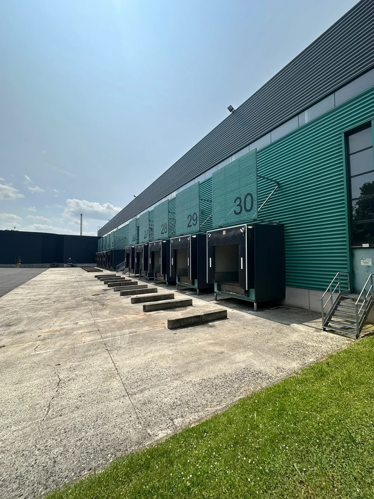 logistics - Logistics Warehouse For Rent - gallery - 5