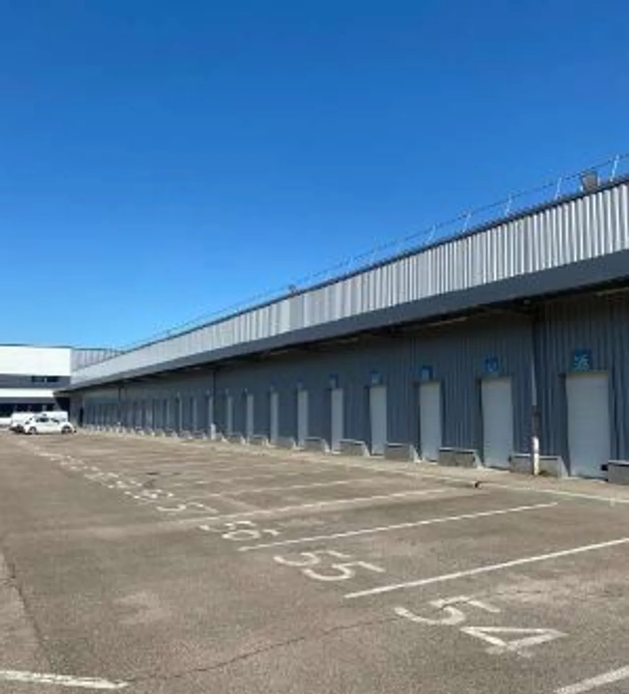 logistics - Courier Warehouse For Rent - For Sale - gallery - 3