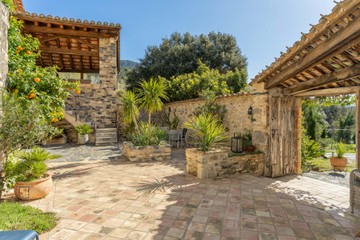 living - 681m² country house for sale in La Garrotxa, Girona - featured