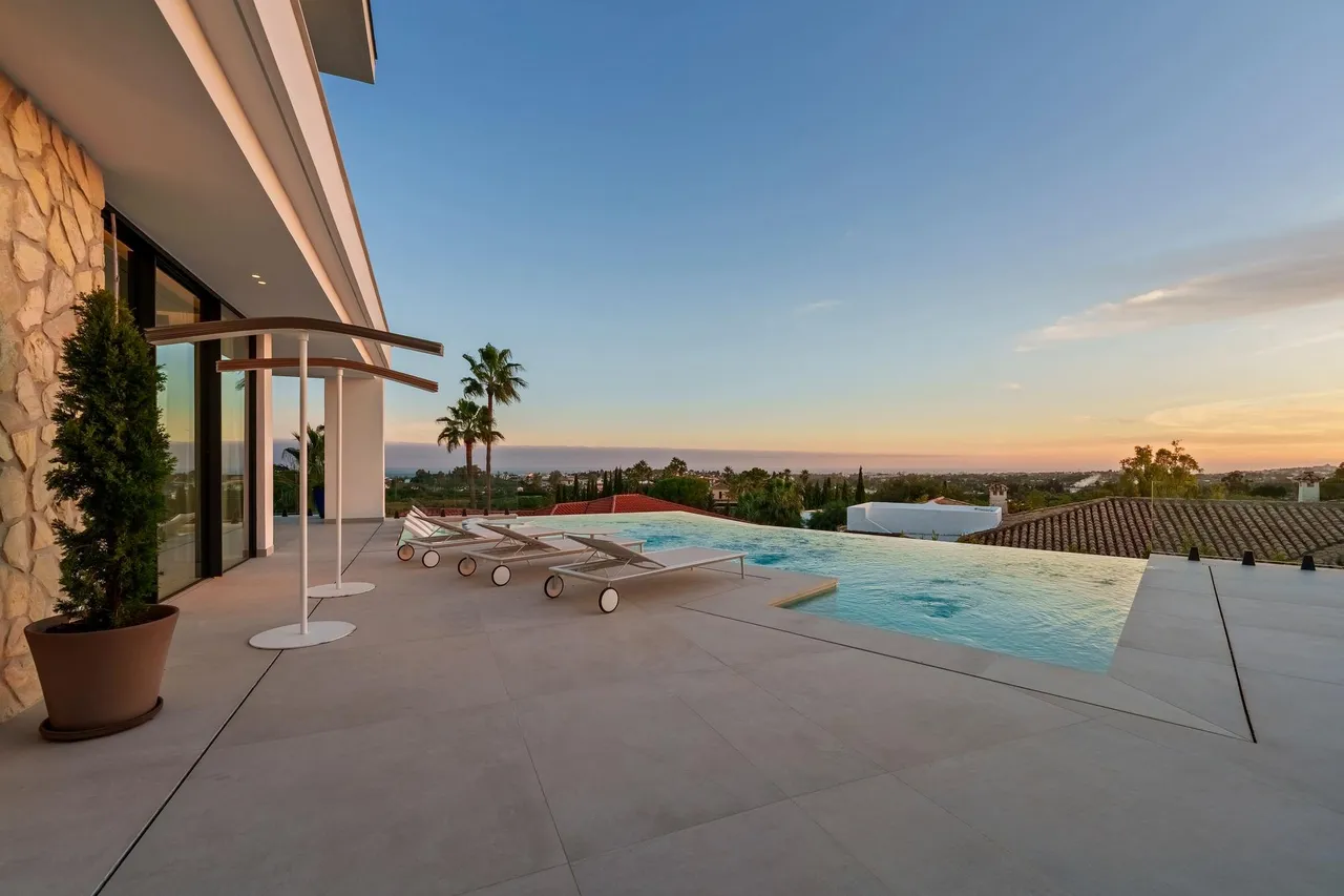 living - Casa / villa de 577m² con 428m² terraza en venta en Quinta - gallery - 4