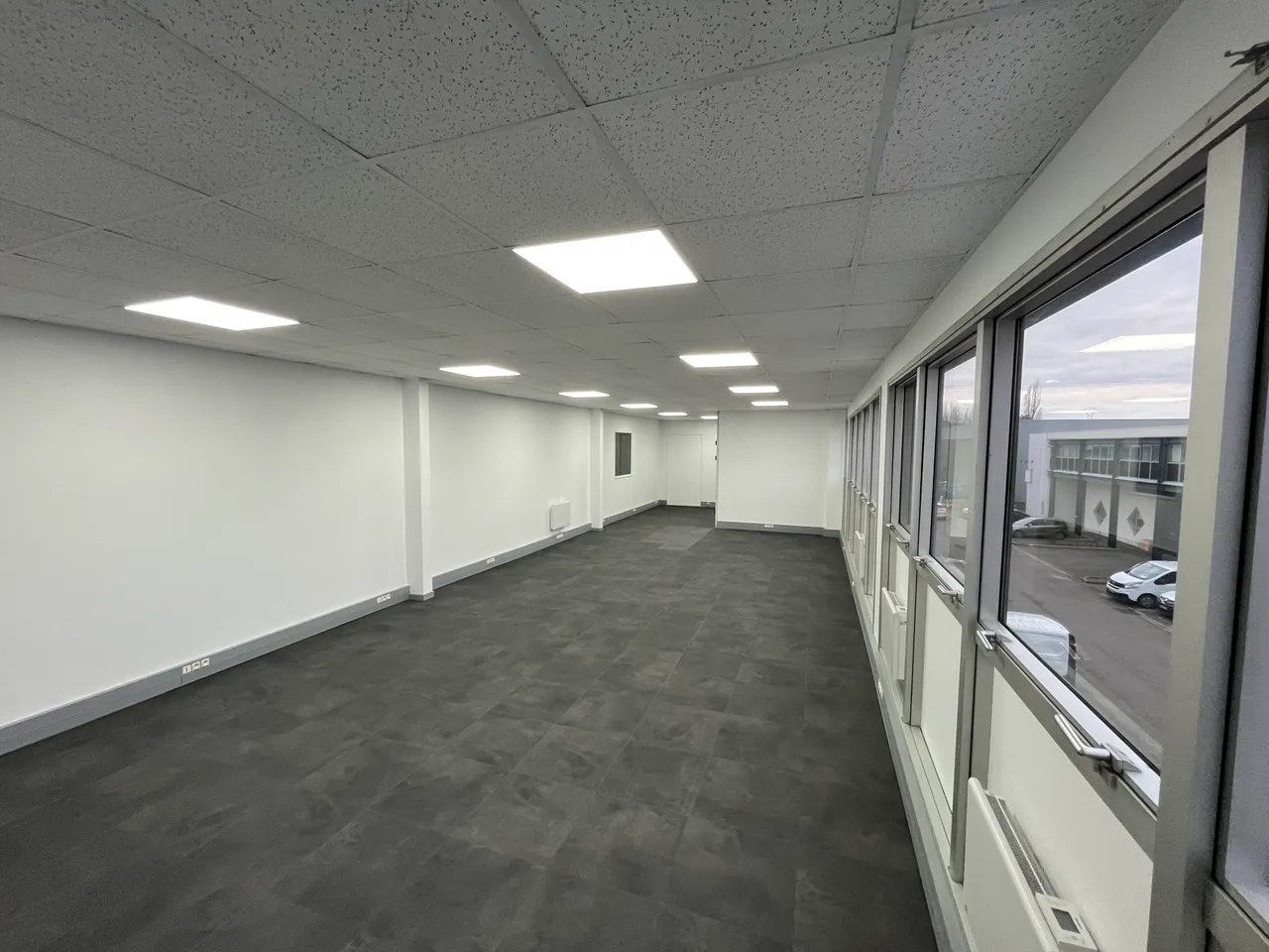logistics - Entrepôt / Bureaux À Louer - gallery - 5