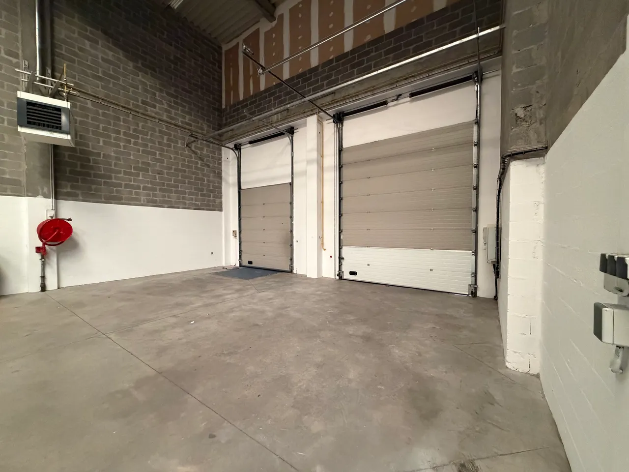 logistics - Light Industrial Premises / Offices For Rent - gallery - 4