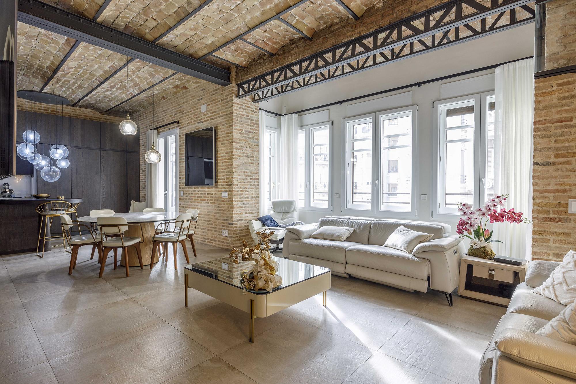 living - Piso de 230m² en alquiler en Sant Francesc, Valencia - gallery thumbnail - 2