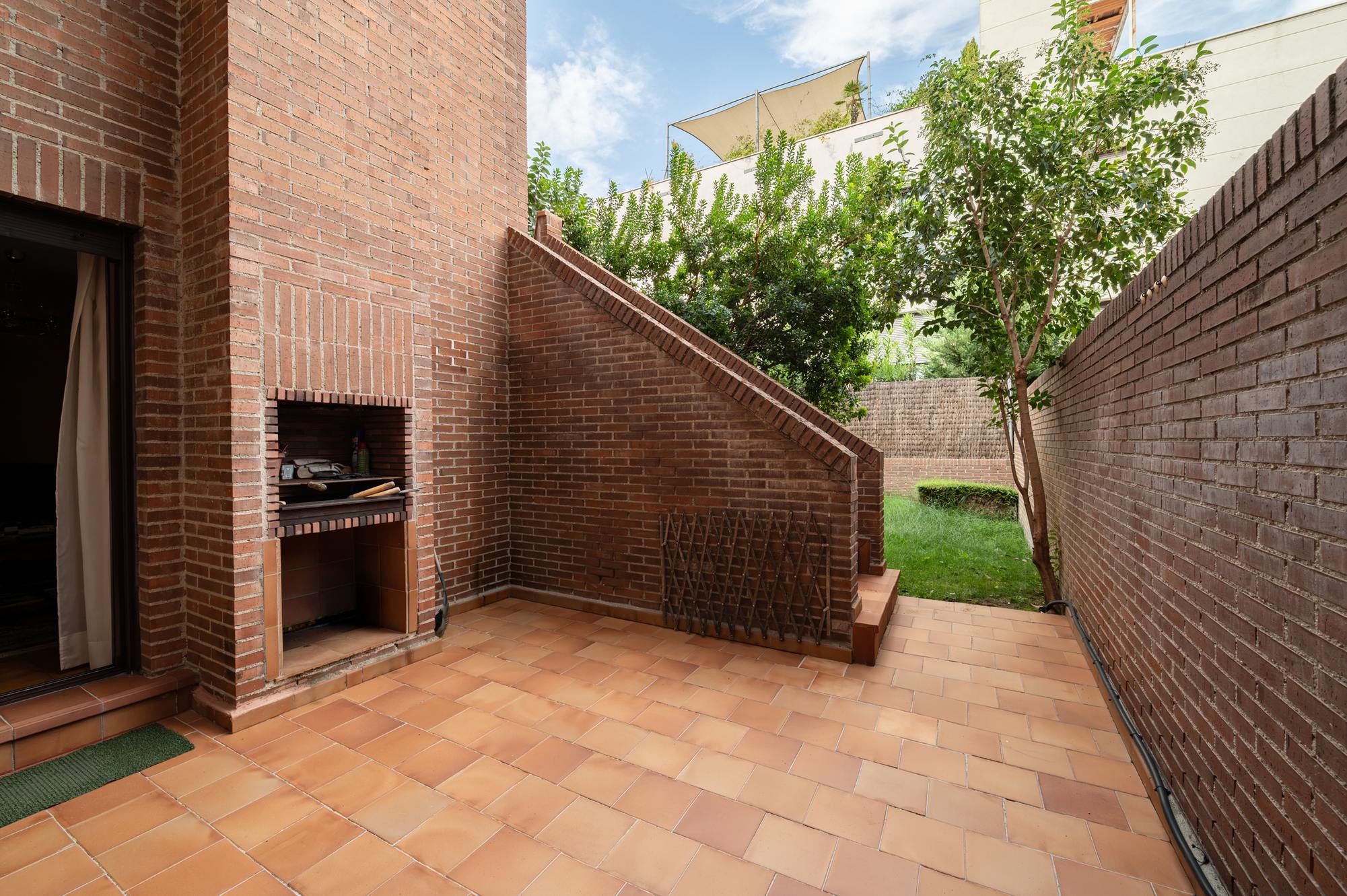 living - Casa / villa de 378m² en venta en Peñagrande, Madrid - gallery thumbnail - 1