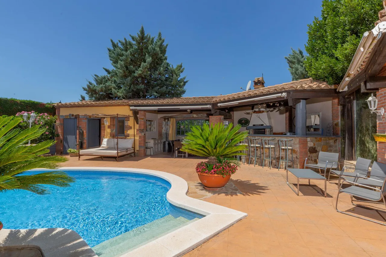 living - 423m² house / villa for sale in Alt Empordà, Girona - gallery - 8