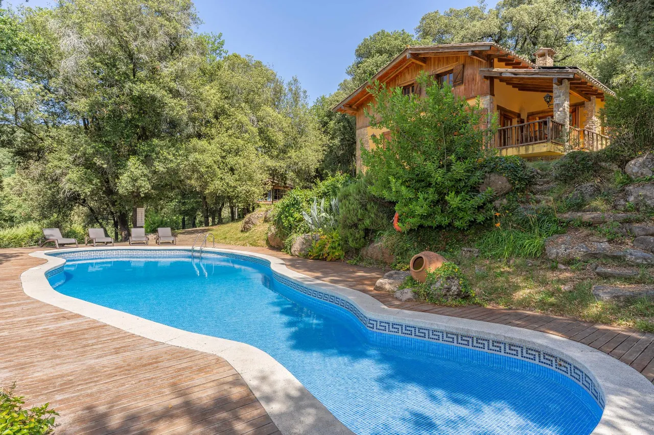 living - 454m² country house for sale in La Garrotxa, Girona - gallery - 2