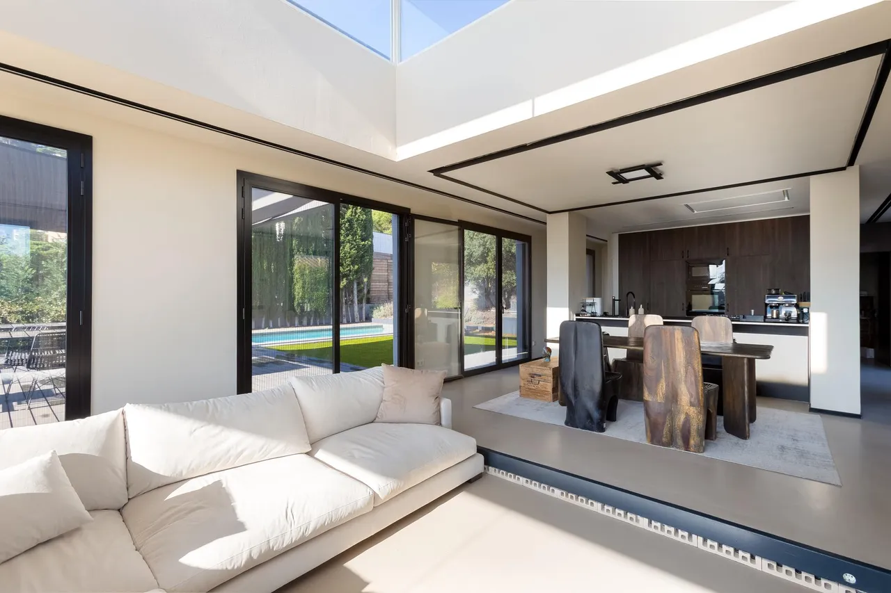 living - 331m² house / villa for sale in Premià de Dalt, Barcelona - gallery - 7