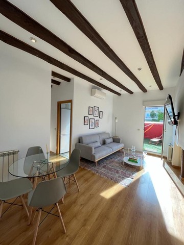 living - 92m² apartment with 32m² terrace for sale in Trafalgar - featured