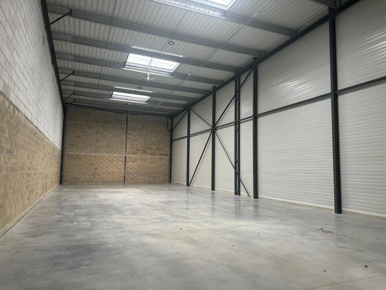 logistics - Light Industrial Premises / Offices For Sale - gallery - 2