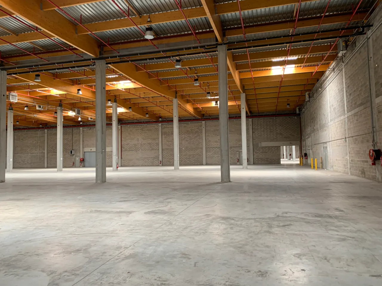 logistics - Logistics Warehouse For Rent - gallery - 2
