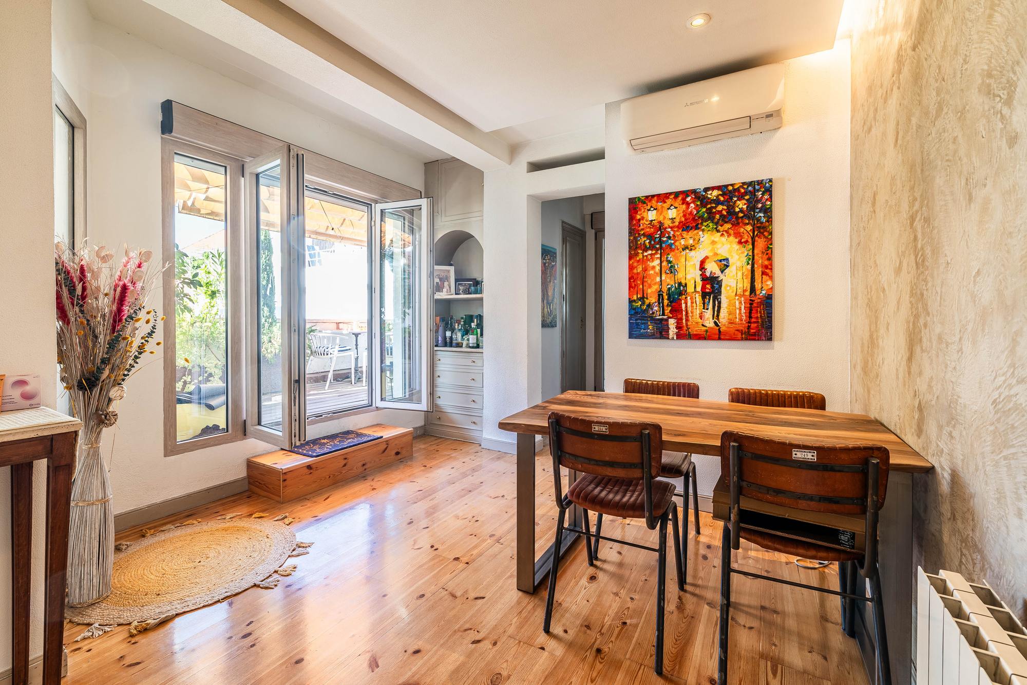 living - Ático de 100m² en venta en Cortes / Huertas, Madrid - gallery thumbnail - 9