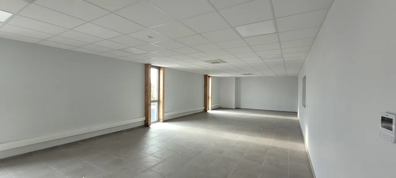 logistics - Light Industrial Premises / Offices For Rent - gallery - 4
