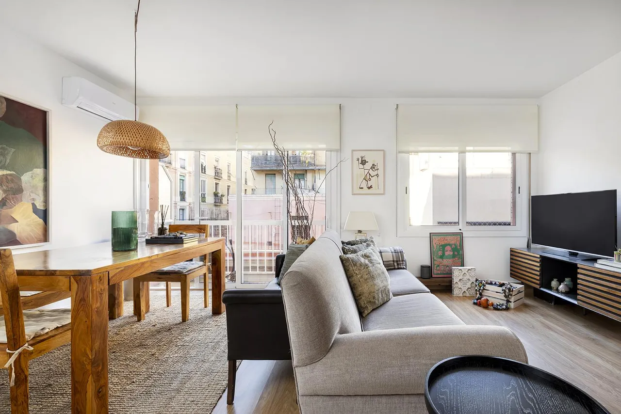 living - 66m² apartment for sale in Eixample Right, Barcelona - gallery - 2