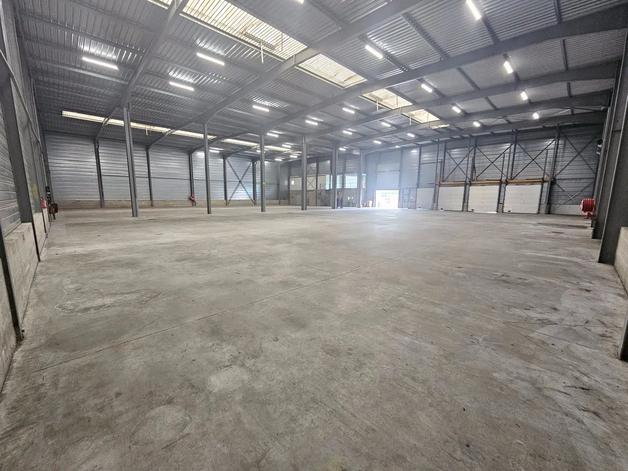 logistics - Entrepôt / Bureaux À Louer - gallery - 2