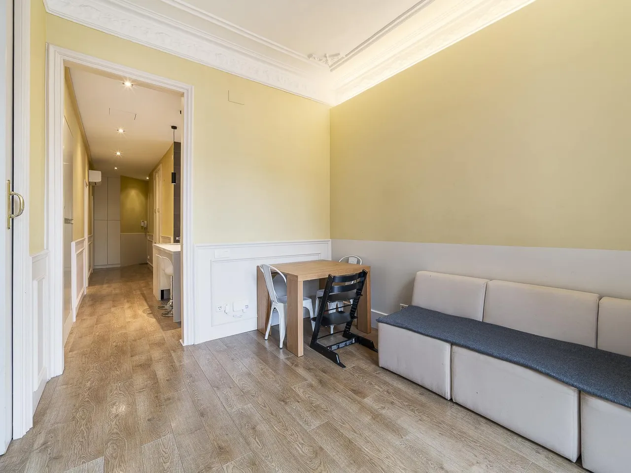 living - Piso de 71m² en venta en Eixample Izquierdo, Barcelona - gallery - 4