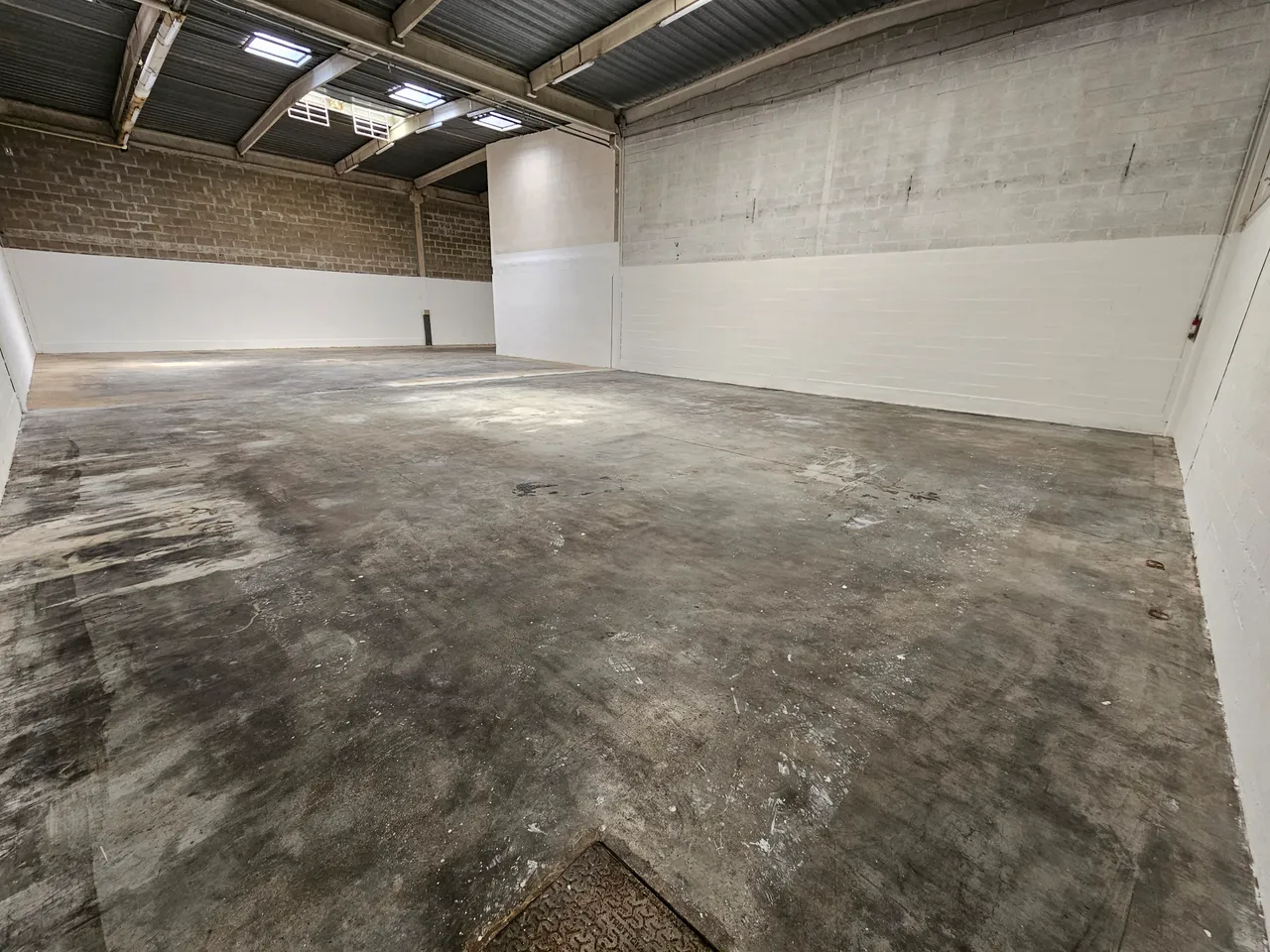 logistics - Local d’activités À Louer - gallery - 8