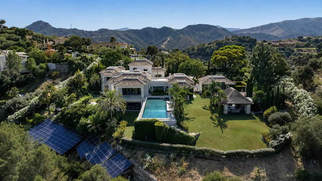 living - Casa / villa de 1,691m² con 179m² terraza en venta en La Zagaleta - gallery - 9
