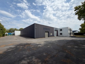 logistics - Local d’activités À Louer - featured