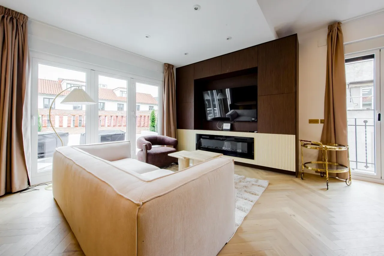 living - 120m² penthouse for rent in Cortes / Huertas, Madrid - gallery - 4