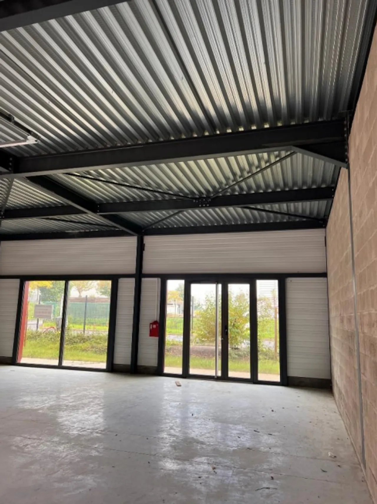logistics - Light Industrial Premises / Offices For Sale - gallery - 5