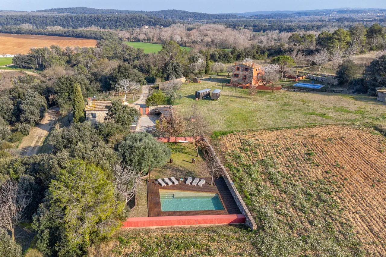 living - Casa rural de 724m² en venta en Pla de l'Estany, Girona - gallery - 5