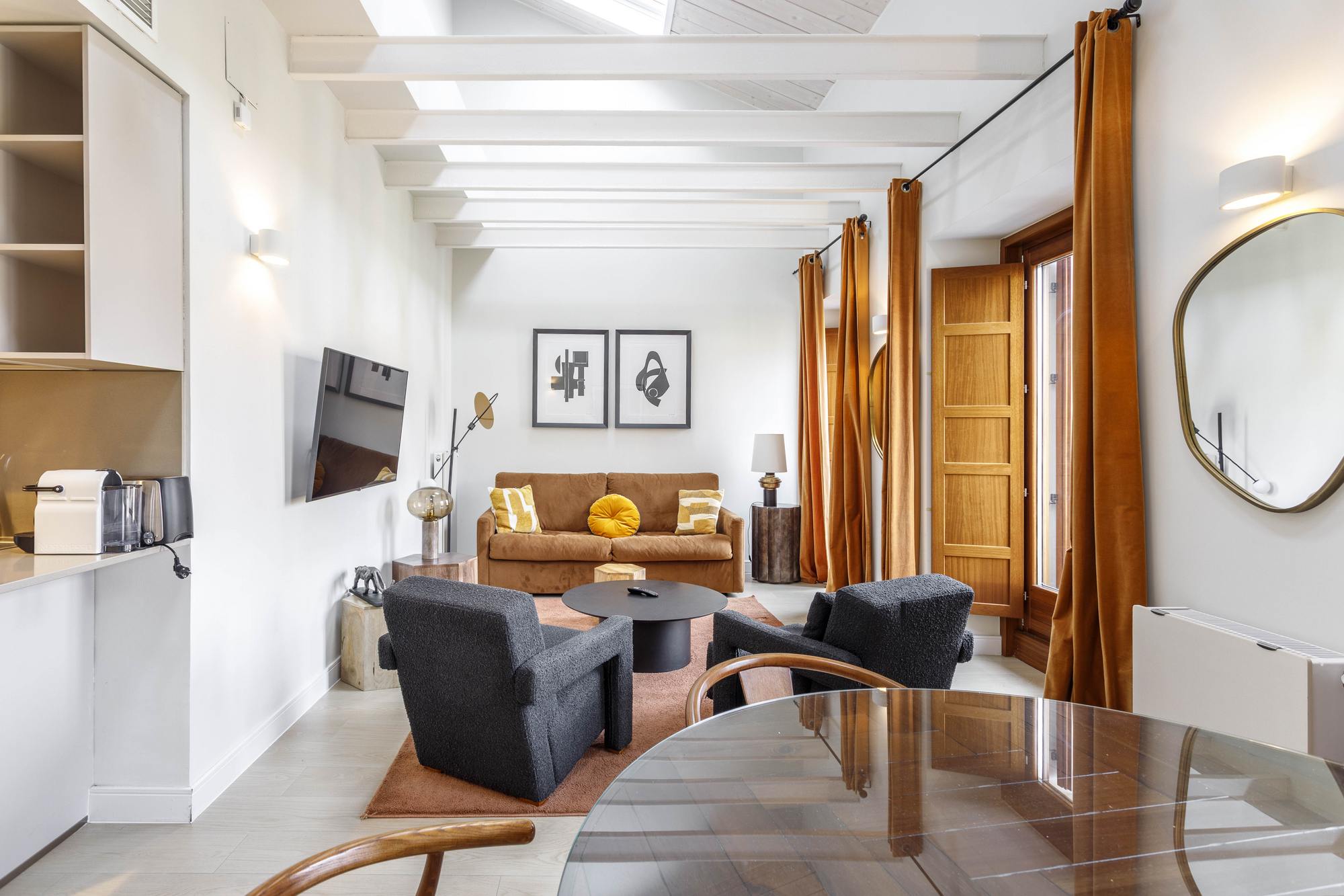 living - 133m² apartment with 7m² terrace for rent in Malasaña - gallery thumbnail - 3