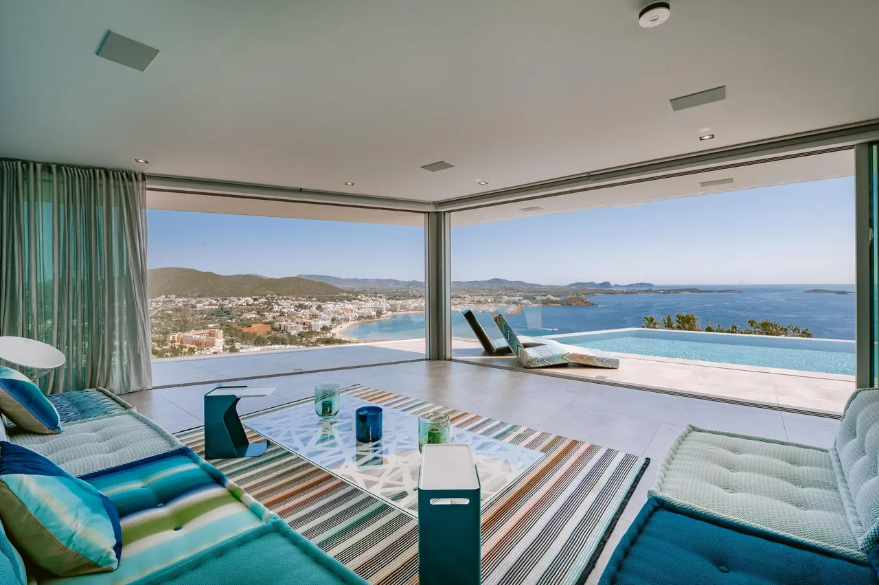 living - Casa / villa de 1,013m² en venta en Santa Eulalia - gallery - 5