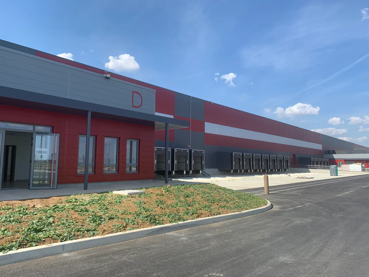 logistics - Logistics Warehouse For Rent - gallery - 2