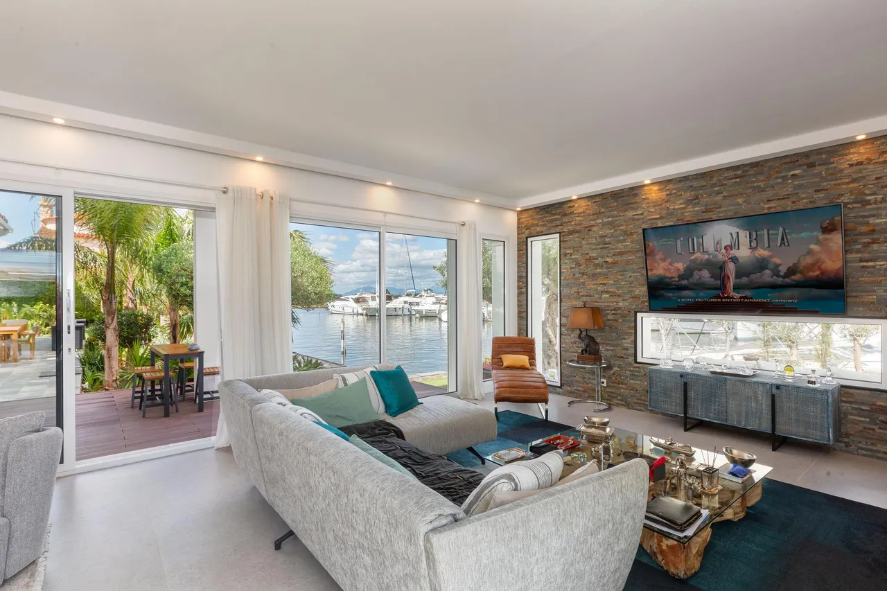 living - Casa / villa de 405m² con 200m² terraza en venta en Bahía de Rosas - gallery - 10