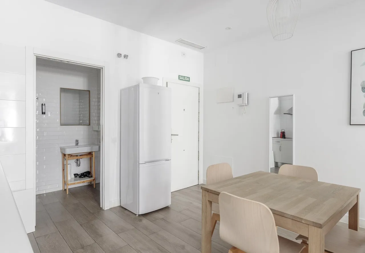 living - 55m² apartment for rent in Sol, Madrid - gallery - 3
