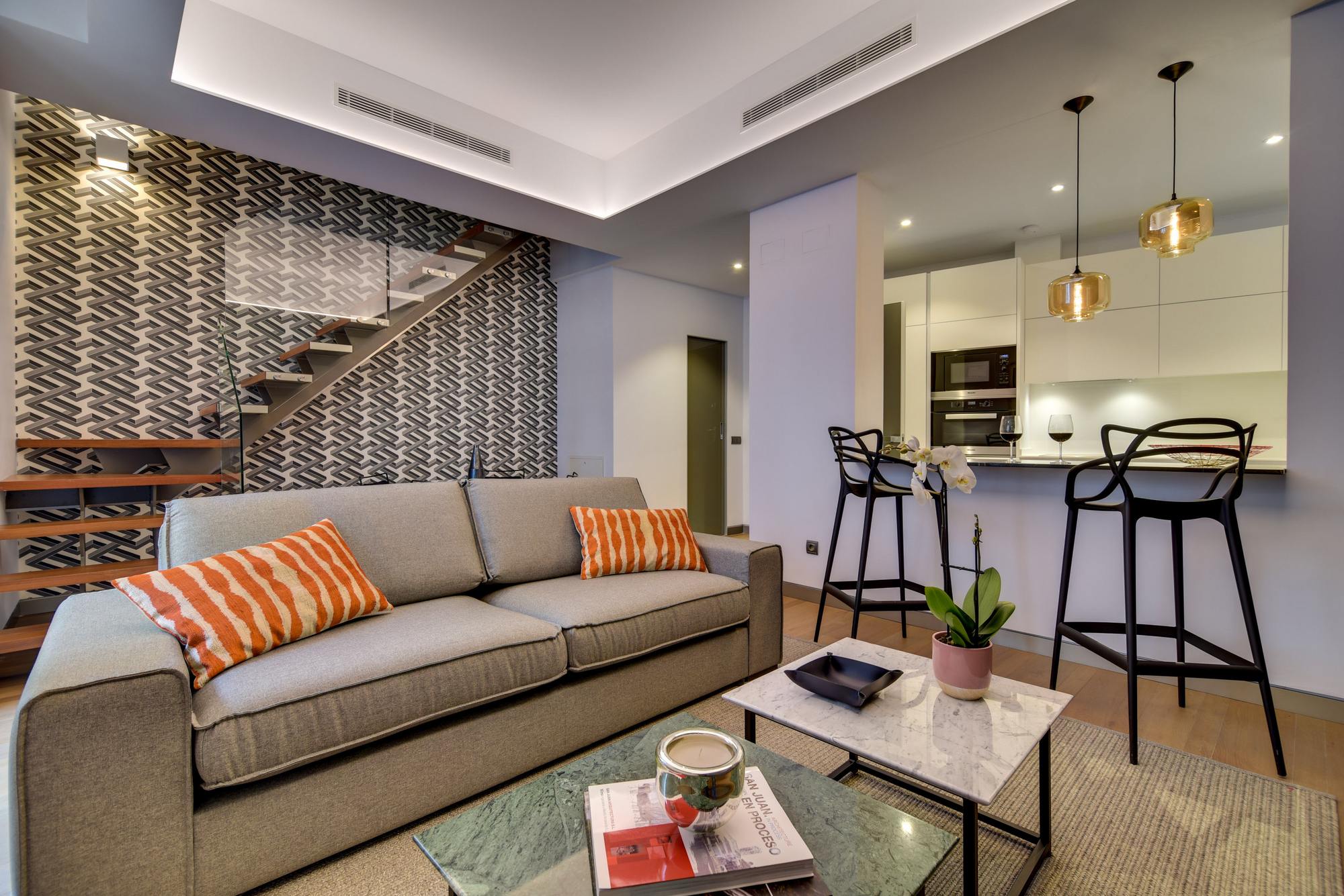 living - 120m² apartment for rent in Chueca - Justicia, Madrid - gallery thumbnail - 2