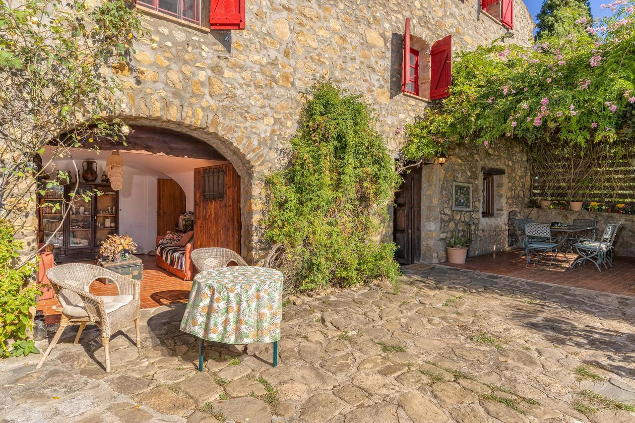 living - 390m² country house for sale in La Garrotxa, Girona - gallery - 3