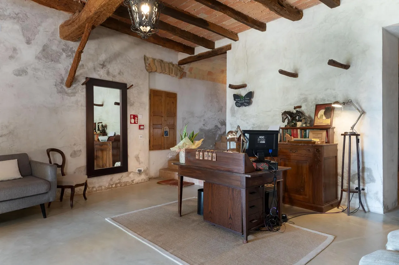 living - 1,196m² country house for sale in Pla de l'Estany, Girona - gallery - 5